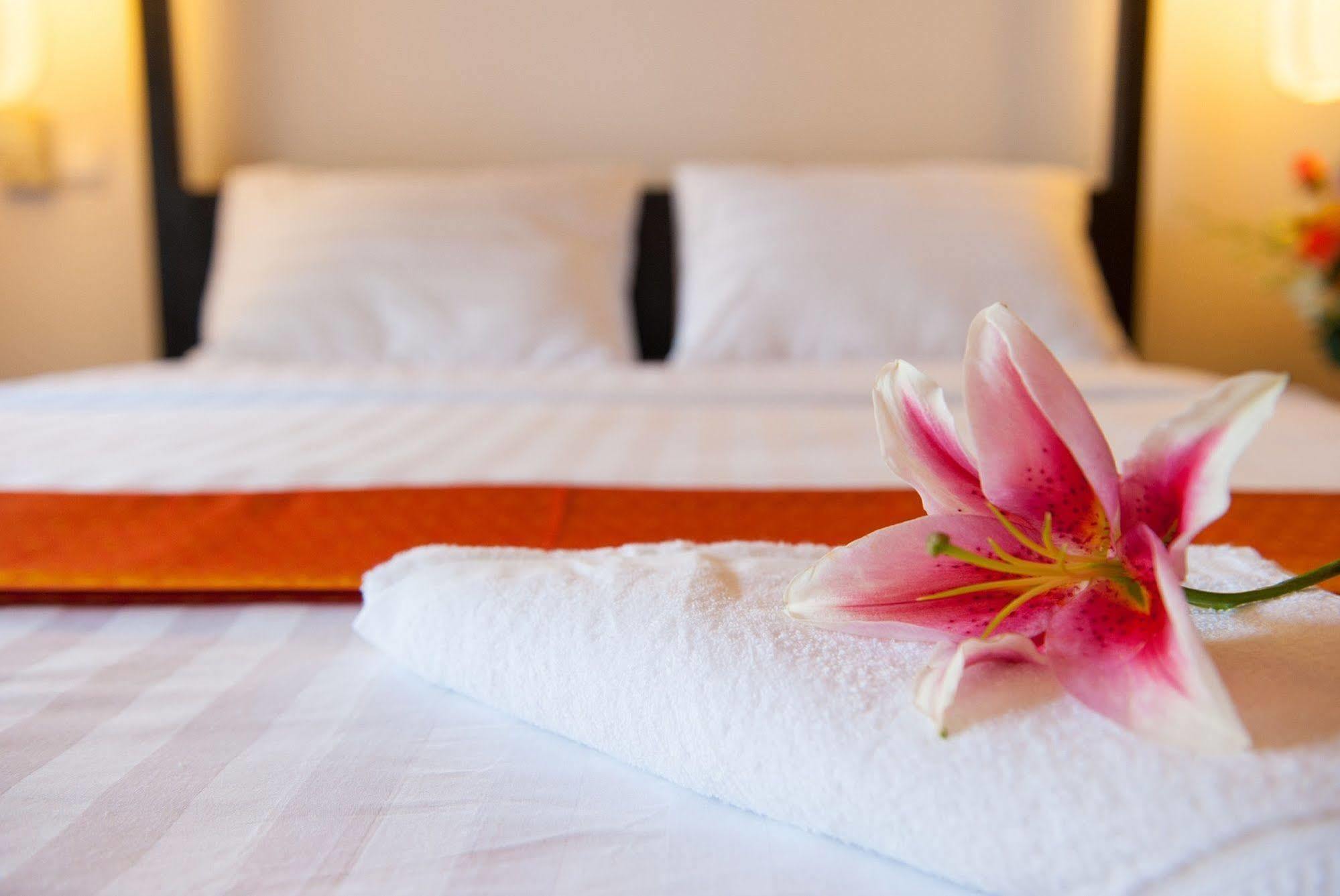 Villa Silk Road Hotel พนมเปญ ภายนอก รูปภาพ